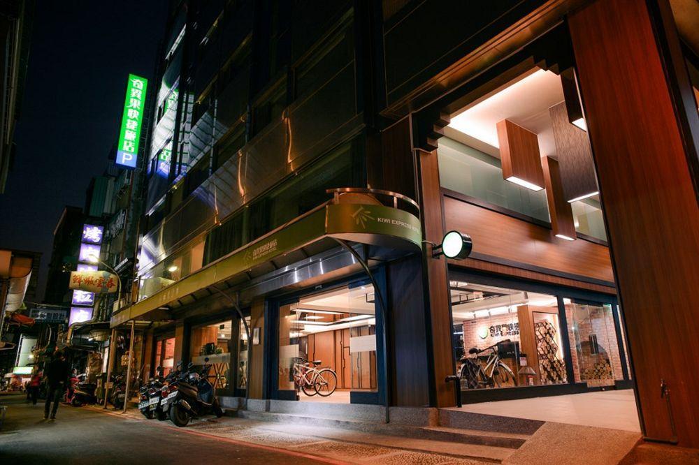 Kiwi Express Hotel - Zhong Zheng Branch Taichung Exterior foto
