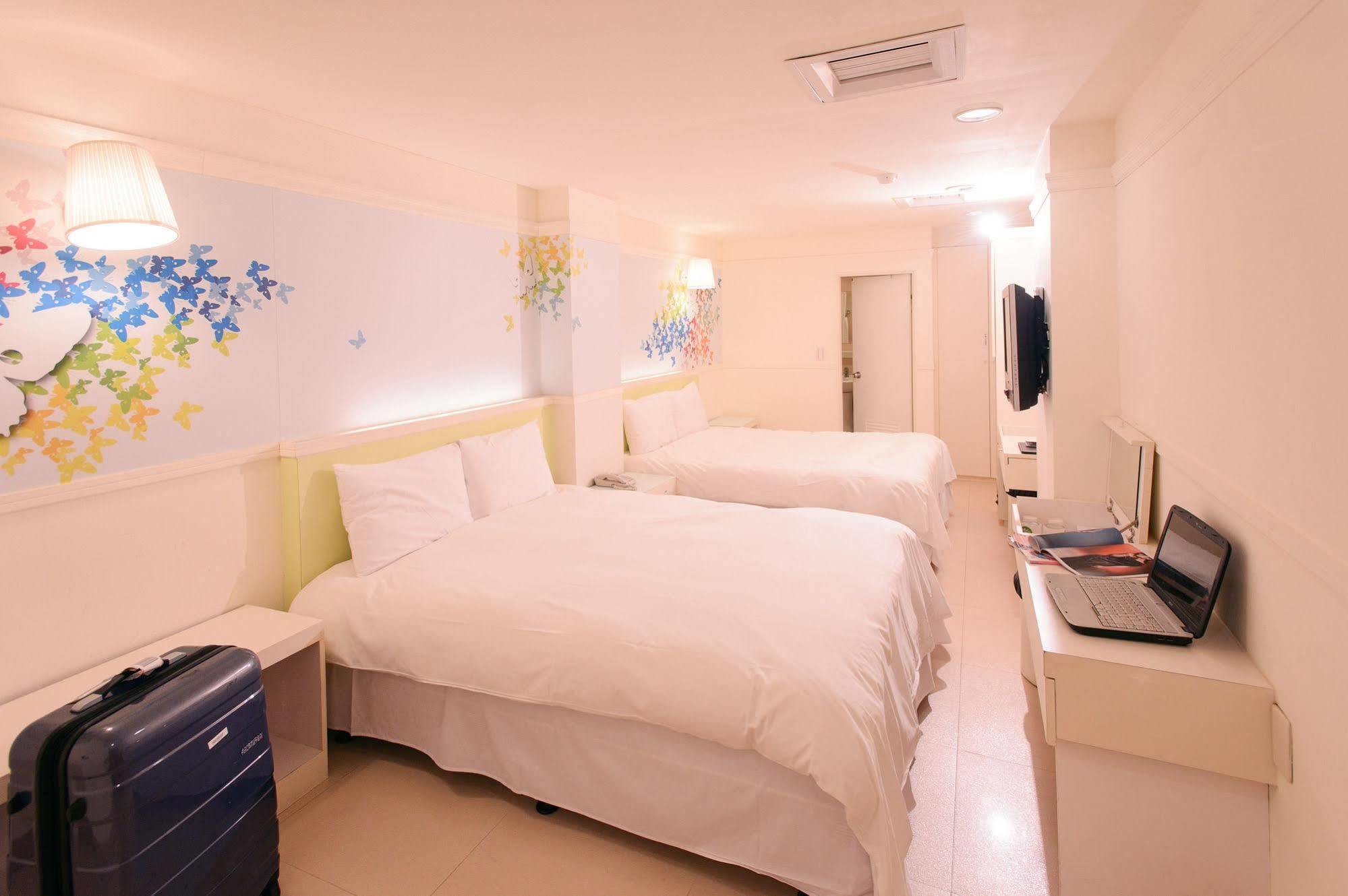 Kiwi Express Hotel - Zhong Zheng Branch Taichung Exterior foto