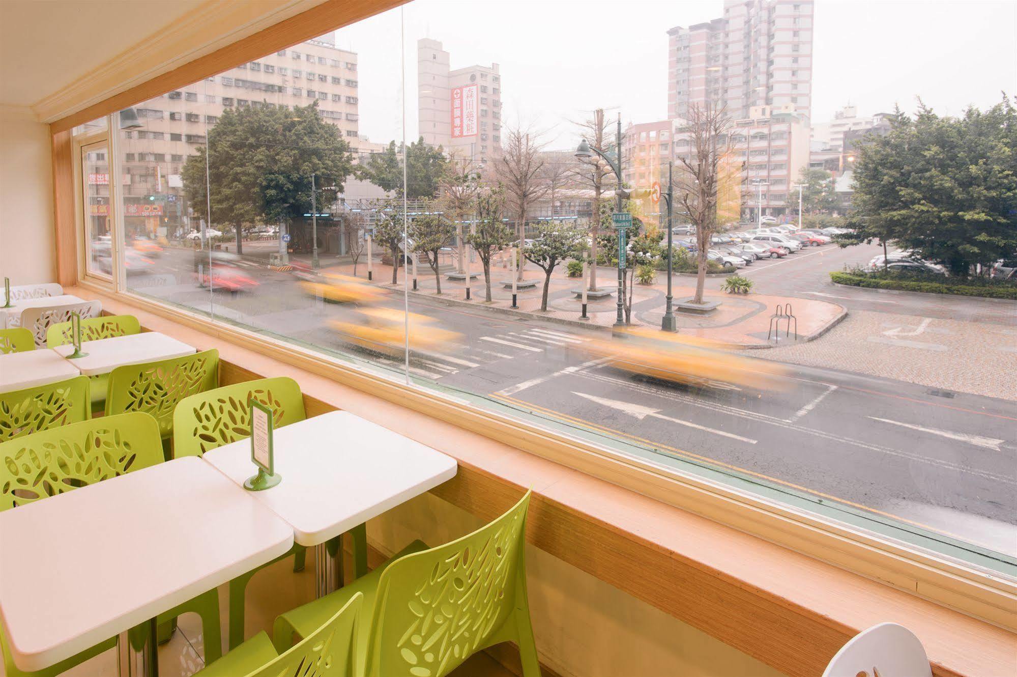 Kiwi Express Hotel - Zhong Zheng Branch Taichung Exterior foto